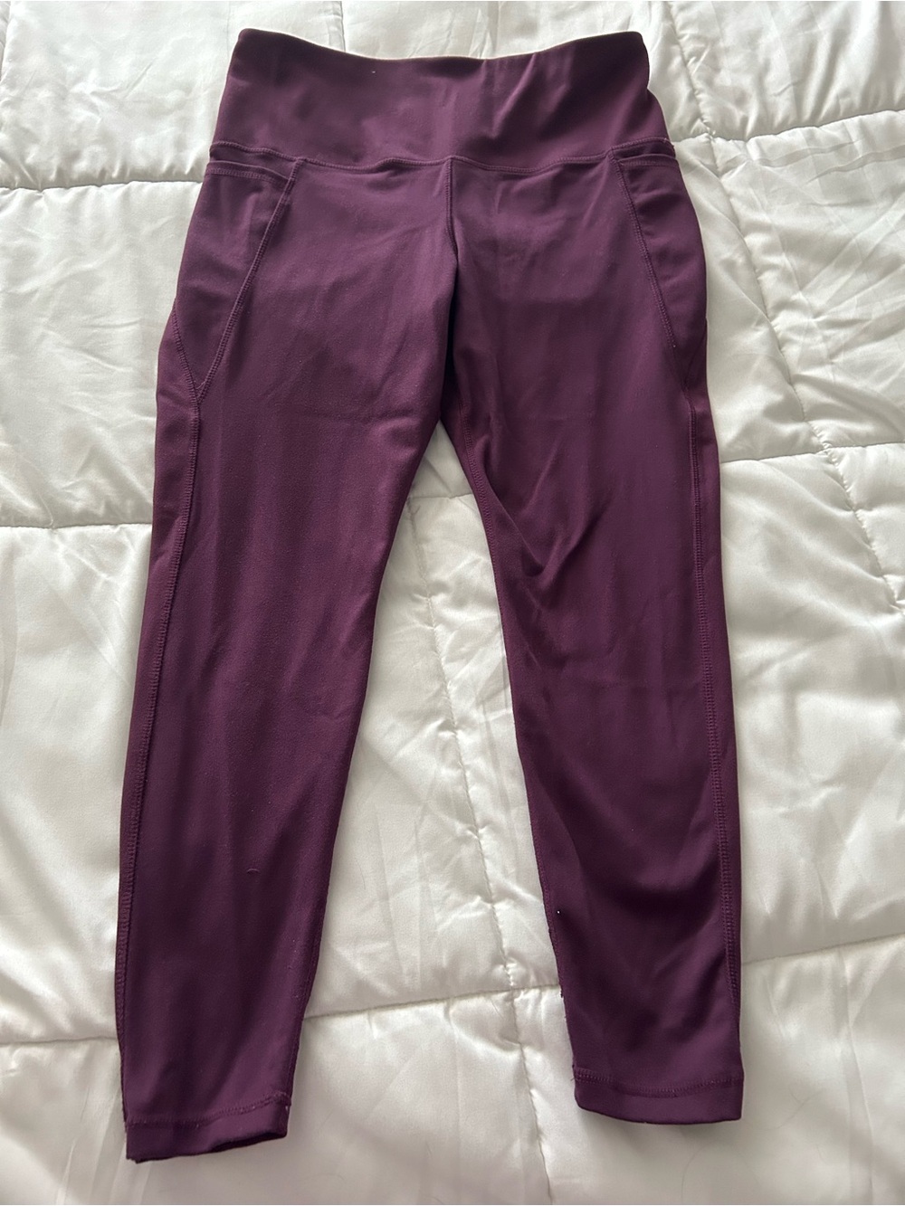 Women’s  maroon Danskin leggings